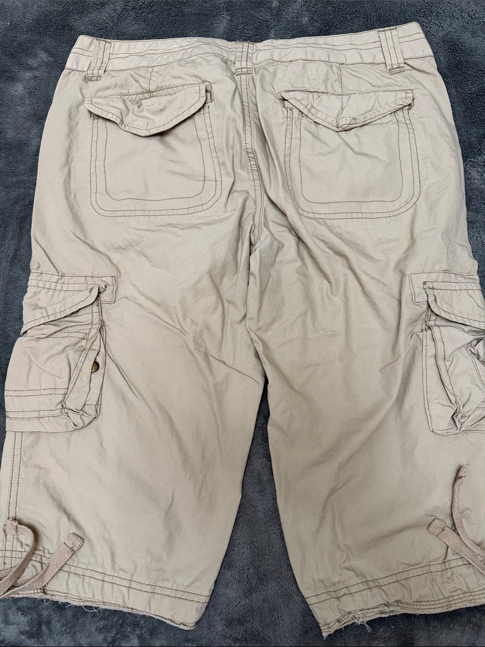 Aeropostale Men's Beige/Tan Cargo Shorts with Multiple Pockets - Picture 4 of 5
